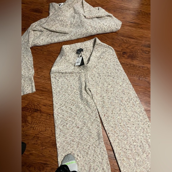 New gracia set size large, sweater set - Picture 4 of 9